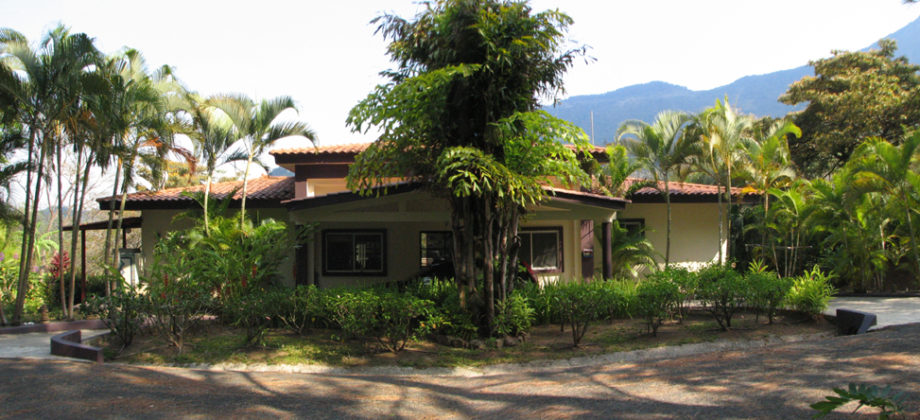 Spacious Family Home in Exclusive Location in Altos del Maria
